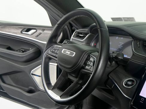 Used 2022 Jeep Grand Cherokee L Overland w/ Luxury Tech Group IV AWD/4WD image 33