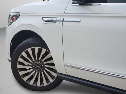 Used 2020 Lincoln Navigator Reserve w/ Luxury Package image 6