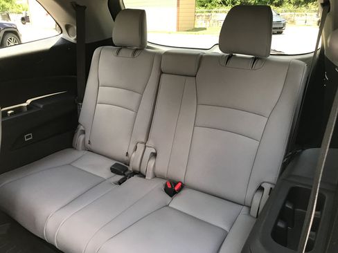 Used 2021 Honda Pilot Touring image 27