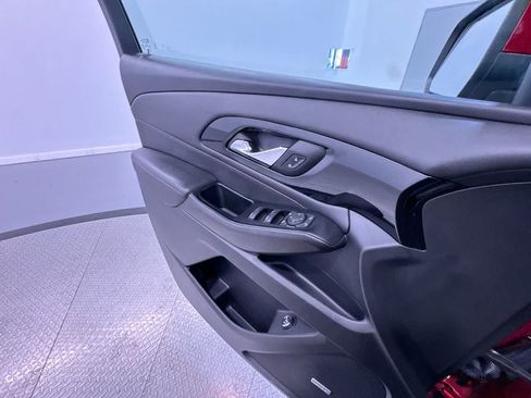 Used 2023 Chevrolet Traverse RS AWD/4WD image 34