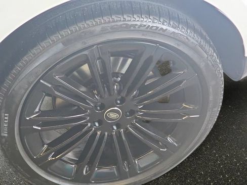 Certified 2025 Land Rover Range Rover SE AWD/4WD image 34
