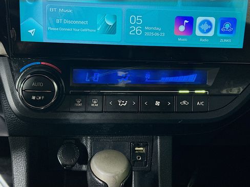 Used 2016 Toyota Corolla LE FWD image 22