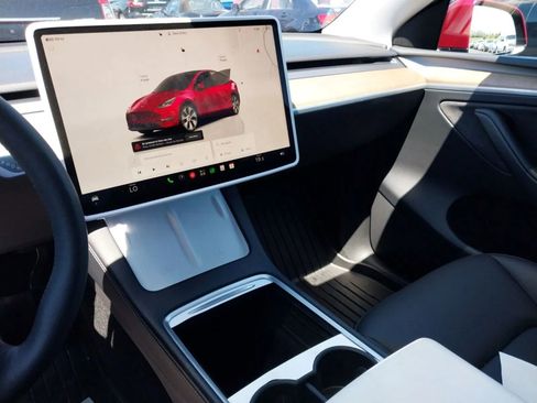 Used 2024 Tesla Model Y Long Range AWD/4WD image 7