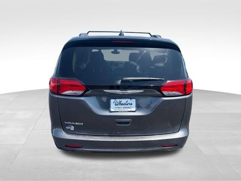 Used 2021 Chrysler Voyager Lxi FWD image 4