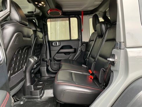 Used 2019 Jeep Wrangler Unlimited Rubicon AWD/4WD image 36