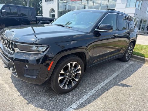 Used 2022 Jeep Grand Cherokee Overland w/ Luxury Tech Group IV AWD/4WD image 1