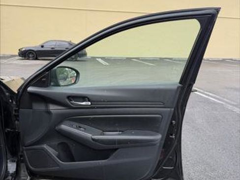 Used 2024 Nissan Altima 2.5 SV FWD image 13