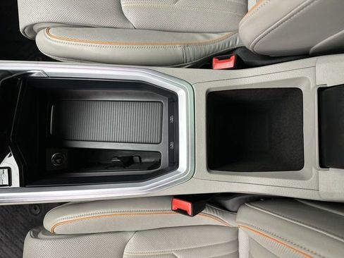 Used 2024 Audi Q8 e-tron Prestige w/ Prestige Package image 21