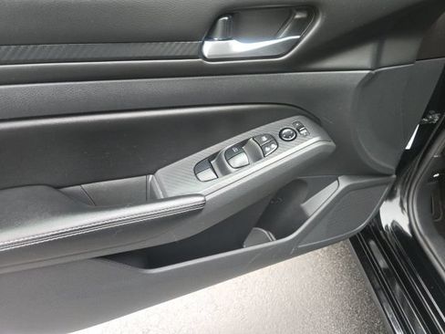 Used 2024 Nissan Altima 2.5 SV FWD image 9