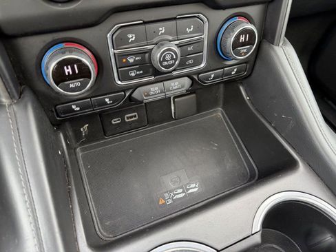 Used 2022 Chevrolet Suburban LT w/ LT Signature Package image 26