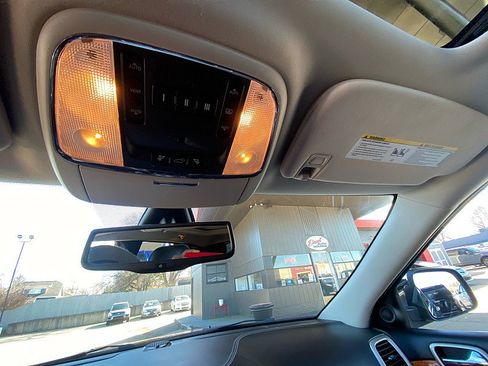 Used 2013 Jeep Grand Cherokee Overland image 12