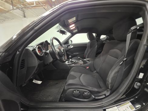 Used 2017 Nissan 370Z Coupe RWD image 19