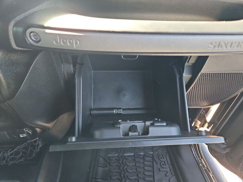 Used 2018 Jeep Wrangler Unlimited Sport S AWD/4WD image 26