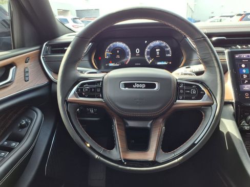 Used 2025 Jeep Grand Cherokee Summit w/ Obsidian Package image 13