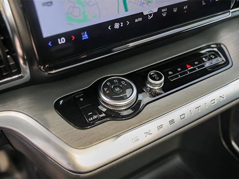 Used 2025 Ford Expedition Max Platinum w/ Driver's Package image 19