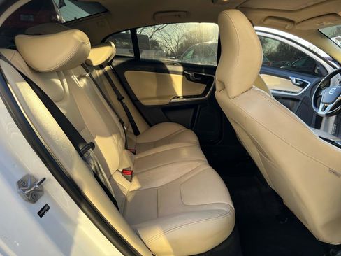 Used 2018 Volvo S60 T5 Inscription image 14