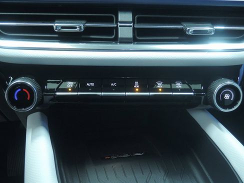 New 2026 Chevrolet Equinox EV LT image 20