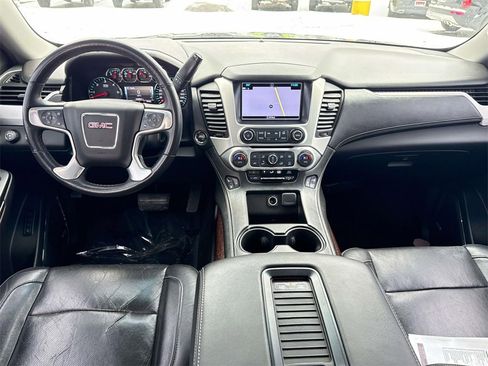 Used 2017 GMC Yukon SLT image 3