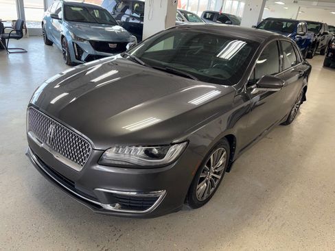 Used 2020 Lincoln MKZ image 2