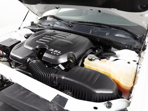 Used 2018 Dodge Challenger SXT RWD image 32