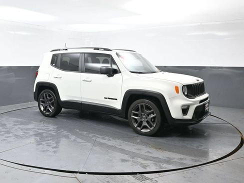Used 2021 Jeep Renegade Latitude FWD image 3