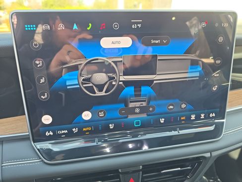 New 2026 Volkswagen Tiguan SEL R-Line AWD/4WD image 23