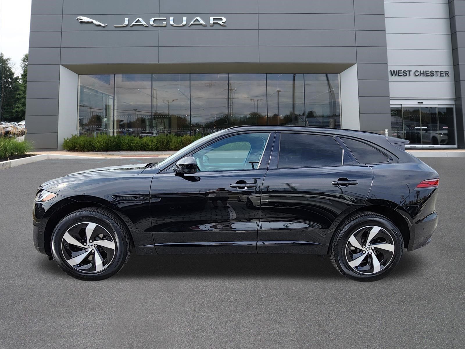 Certified 2026 Jaguar F-PACE R-Dynamic S AWD/4WD image 5