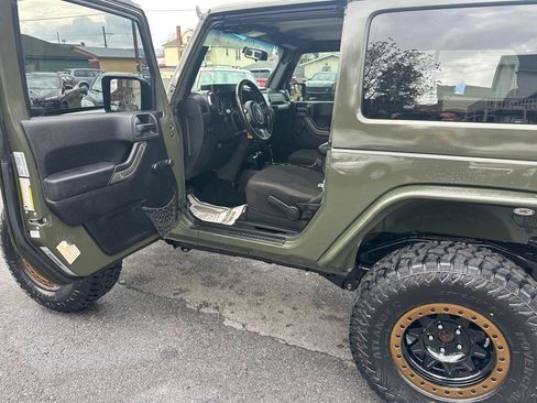 Used 2015 Jeep Wrangler Sport w/ Quick Order Package 24S AWD/4WD image 40