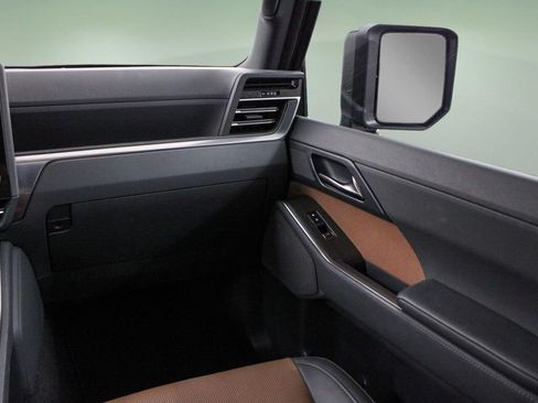 Used 2024 Lexus GX 550 w/ Accessory Package (31) AWD/4WD image 20
