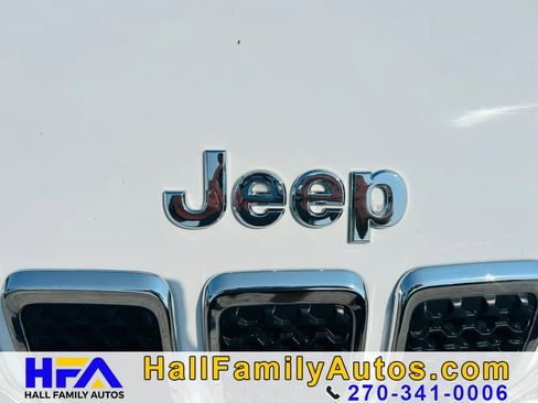 Used 2019 Jeep Cherokee Limited FWD image 37