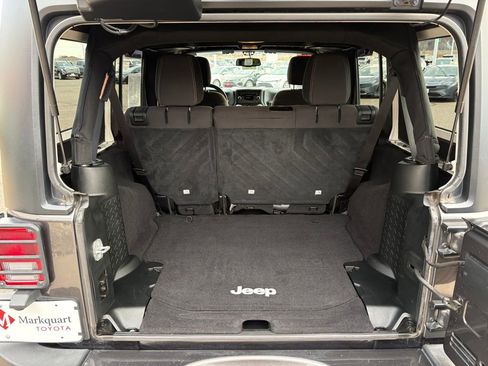 Used 2017 Jeep Wrangler Unlimited Sahara w/ Connectivity Group image 5