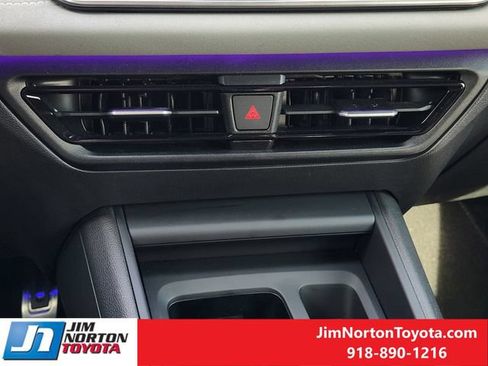 Used 2025 Volkswagen Tiguan SE R-Line AWD/4WD image 19