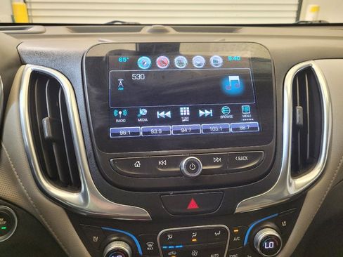 Used 2018 Chevrolet Equinox Premier image 25