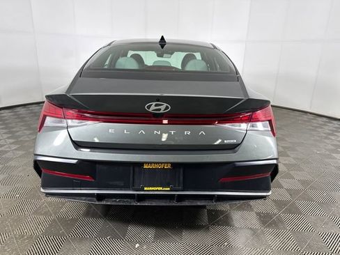 Certified 2025 Hyundai Elantra Limited image 21