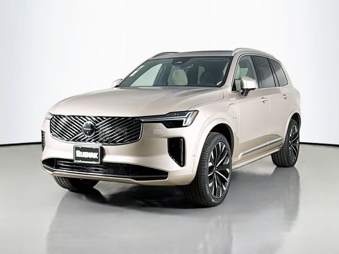 New 2026 Volvo XC90 T8 Plus w/ Protection Package Premier AWD/4WD image 3