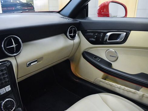 Used 2014 Mercedes-Benz SLK 250 image 21