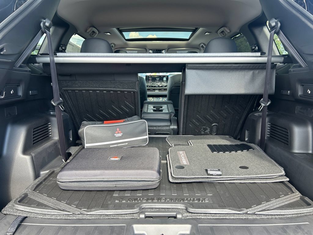 New 2026 Mitsubishi Outlander SEL FWD image 18