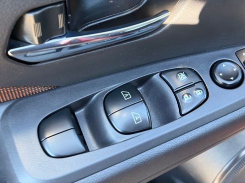 Certified 2024 Nissan Kicks SR FWD image 21