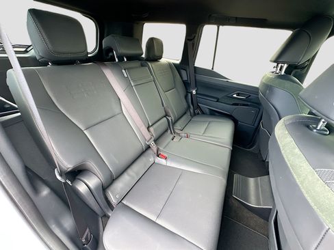 Used 2024 Lexus GX 550 AWD/4WD image 25