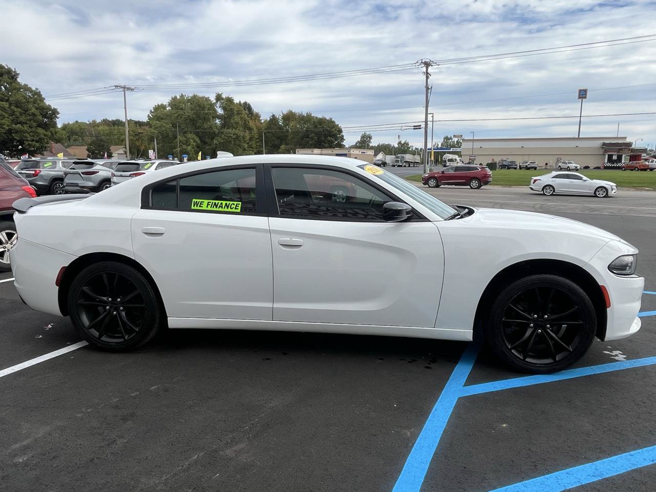 Used 2016 Dodge Charger SXT w/ Blacktop Package RWD image 4