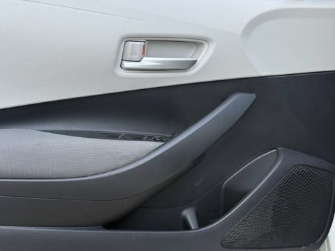Used 2020 Toyota Corolla LE FWD image 23