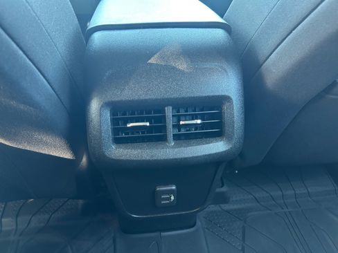 Used 2022 Chevrolet Equinox LS w/ LPO, Floor Liner Package FWD image 29