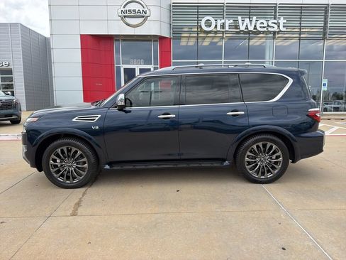 Used 2022 Nissan Armada Platinum w/ Captain's Chairs Package RWD image 2