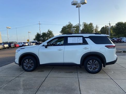Used 2024 Nissan Pathfinder SV FWD image 8