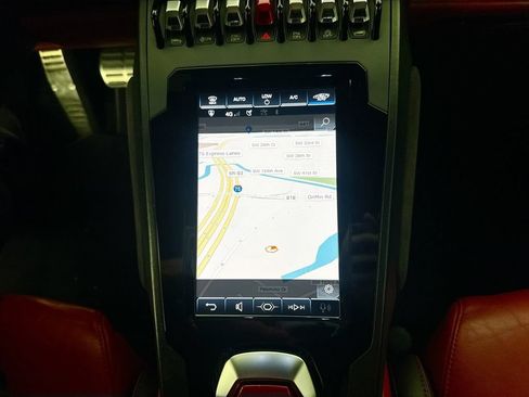 Used 2021 Lamborghini Huracan EVO RWD image 13