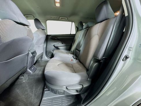 Used 2023 Toyota Highlander LE AWD/4WD image 25