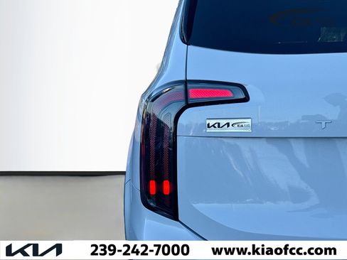 Certified 2024 Kia Telluride EX w/ EX Captain's Chair Package image 10