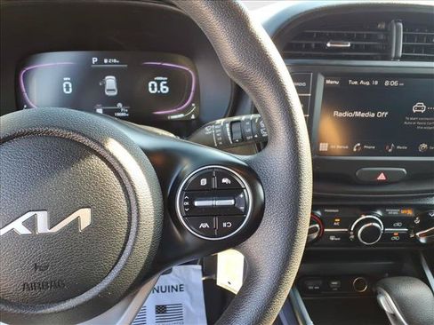 Used 2025 Kia Soul LX w/ LX Technology Package FWD image 24