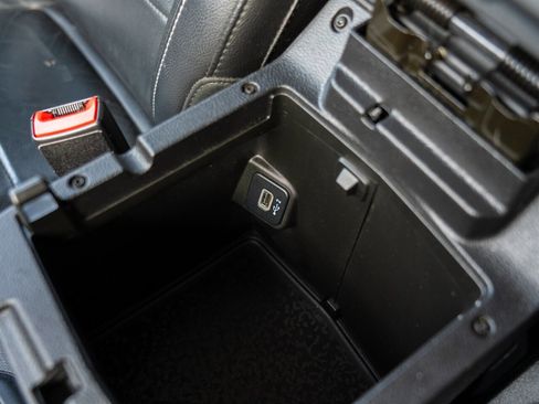 Used 2019 Jeep Wrangler Unlimited Sahara w/ Uconnect 4C Nav & Sound Group image 37