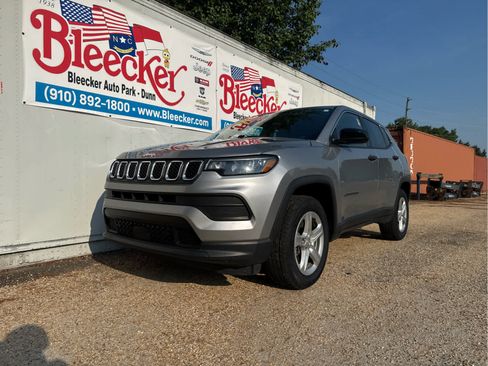 Used 2023 Jeep Compass Sport AWD/4WD image 6